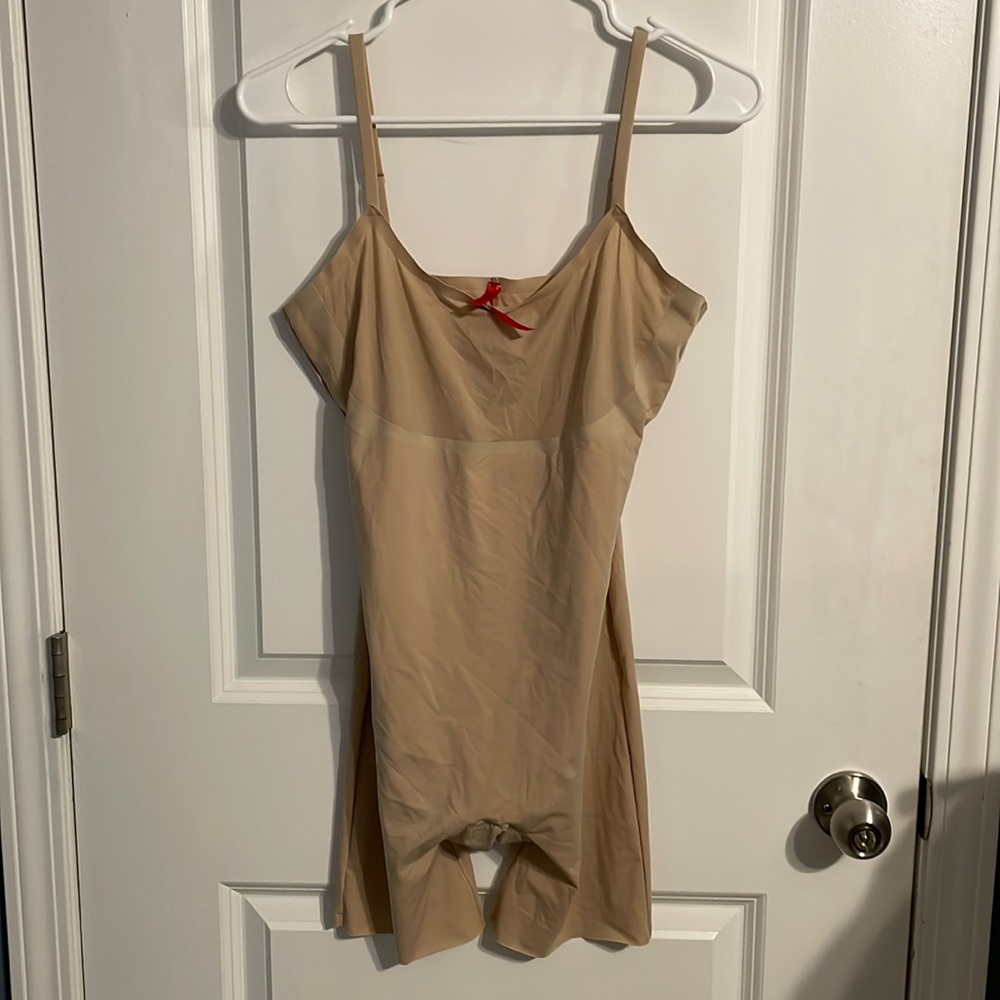 Spanx Mid Thigh Bodysuit L